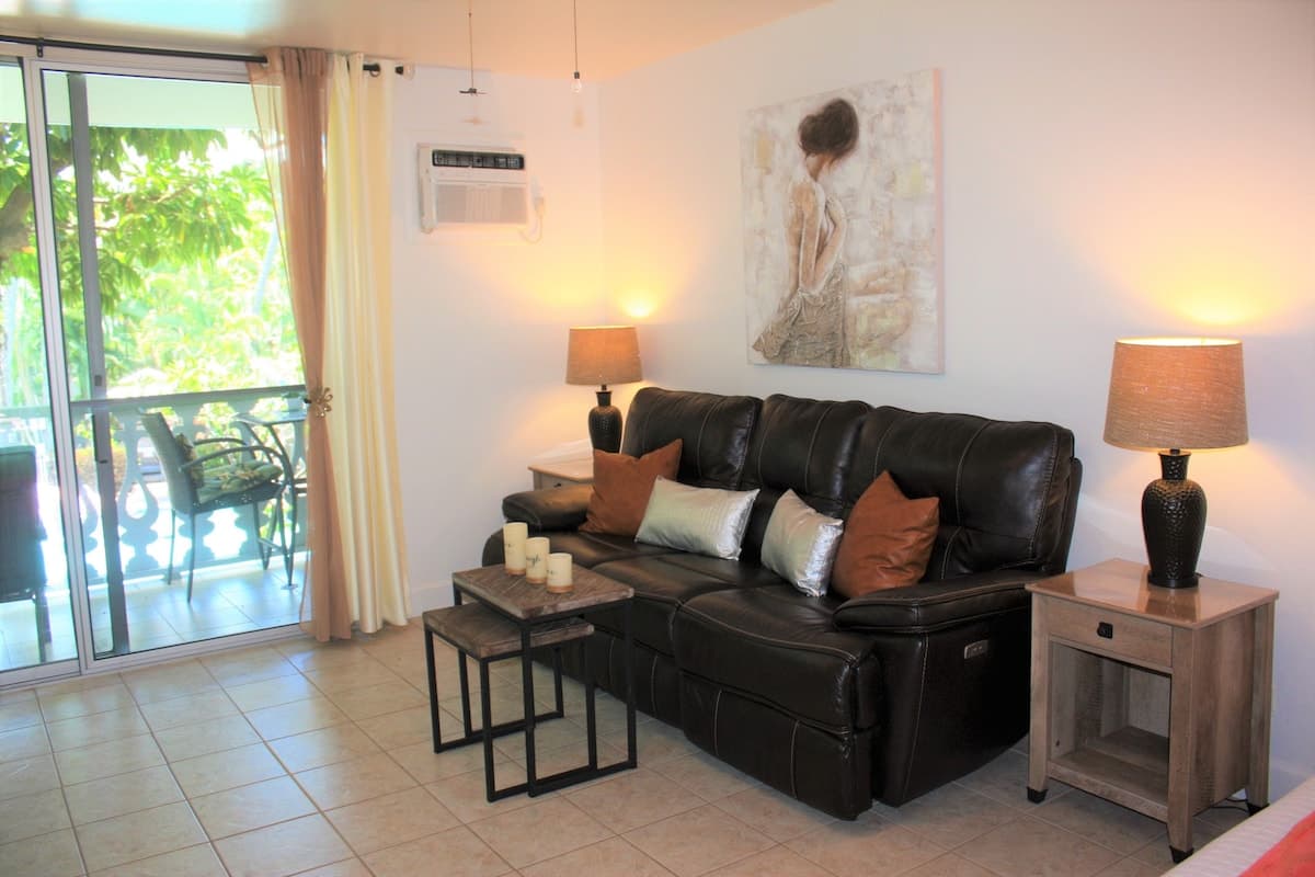Condo in Kailua-Kona · ★4.99 · 1 bedroom · 1 private bath - Photo 2