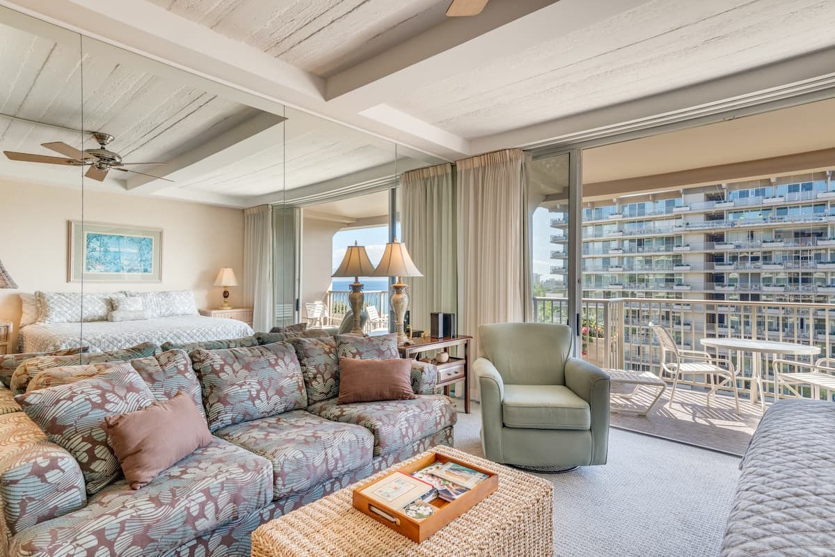 Condo in Lahaina · ★4.75 · Studio · 1 bath - Photo 1
