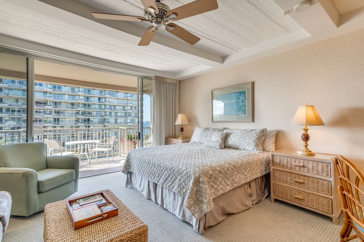 Condo in Lahaina · ★4.75 · Studio · 1 bath - Photo 3