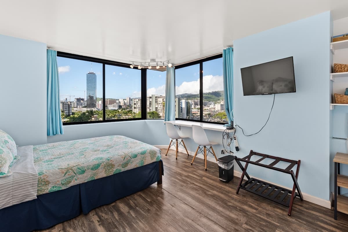 Condo in Honolulu · ★4.89 · 1 bedroom · 1 bed · 1 private bath - Photo 3