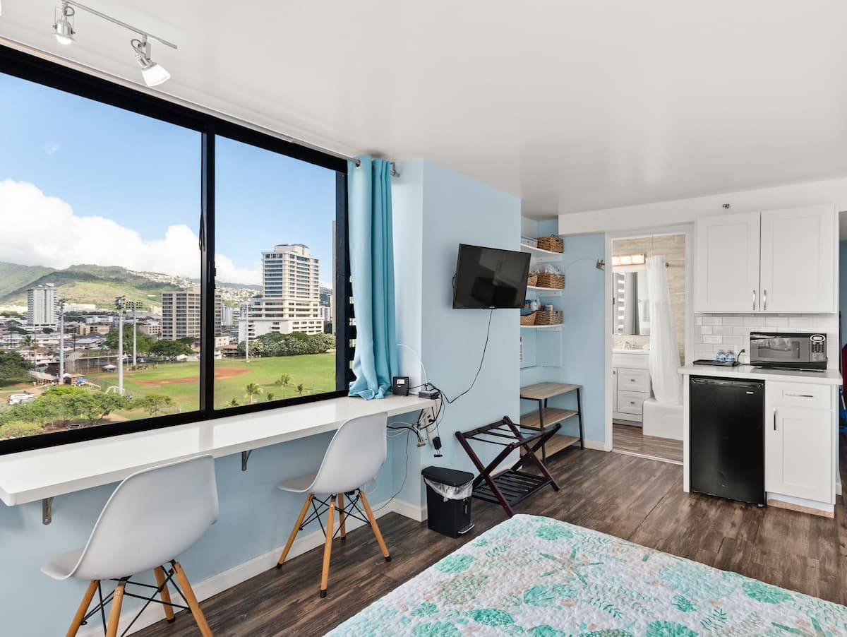 Condo in Honolulu · ★4.89 · 1 bedroom · 1 bed · 1 private bath - Photo 4