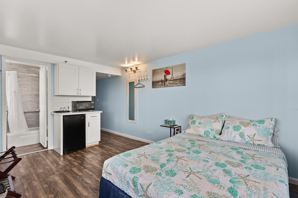 Condo in Honolulu · ★4.89 · 1 bedroom · 1 bed · 1 private bath - Photo 2