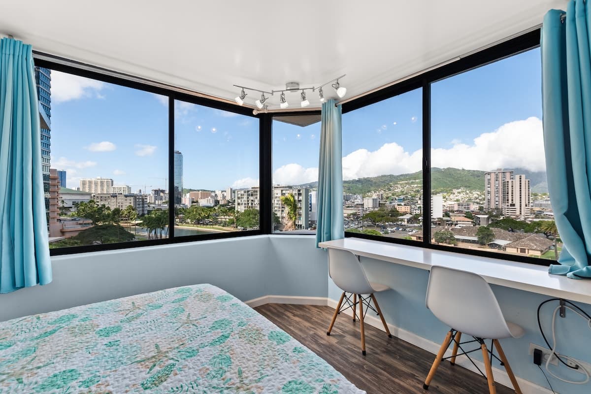 Condo in Honolulu · ★4.89 · 1 bedroom · 1 bed · 1 private bath - Photo 1