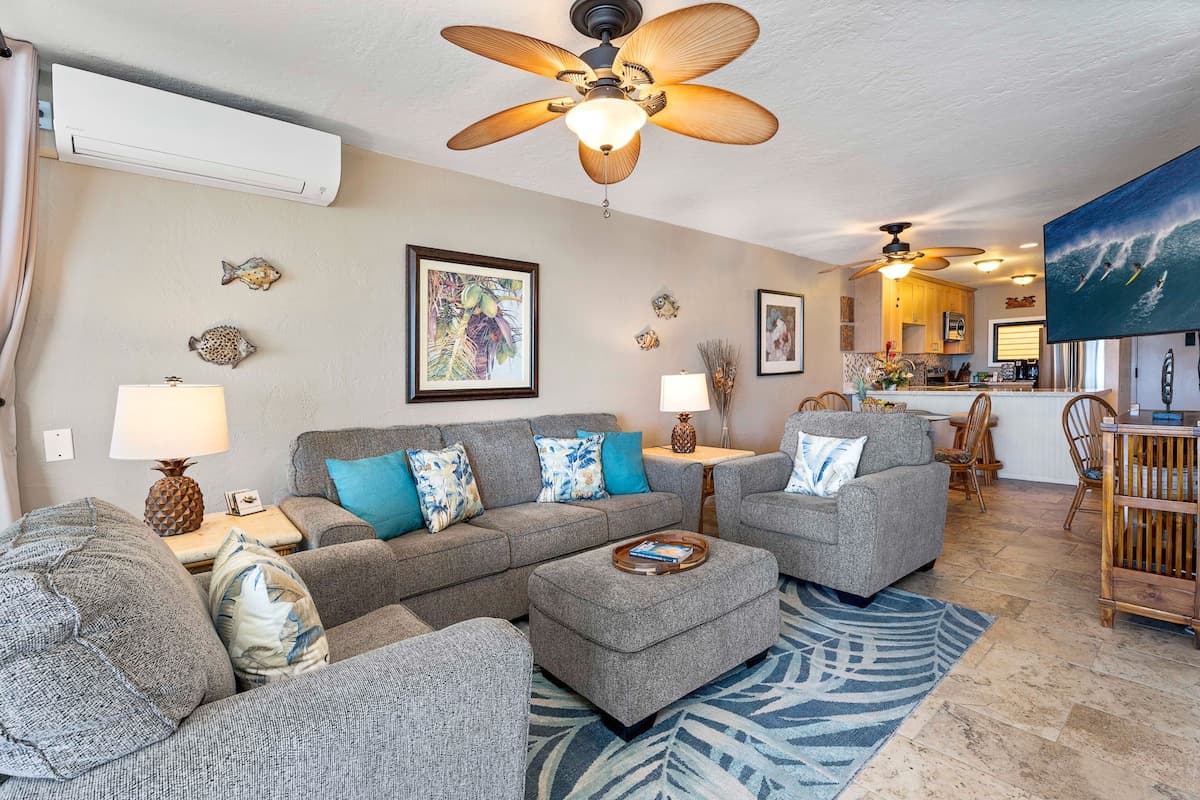 Condo in Kailua-Kona · ★4.98 · 2 bedrooms · 2 beds · 2 private baths - Photo 4