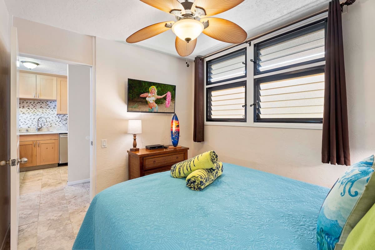 Condo in Kailua-Kona · ★4.98 · 2 bedrooms · 2 beds · 2 private baths - Photo 3