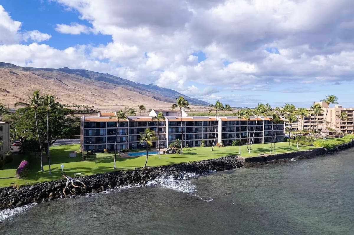 Condo in Wailuku · ★4.96 · 2 bedrooms · 2 beds · 2 baths - Photo 3