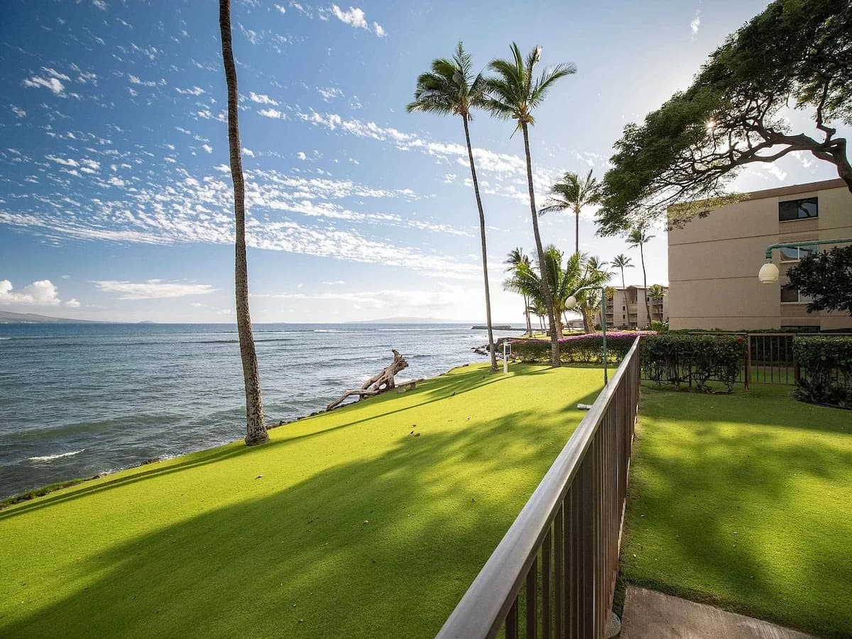 Condo in Wailuku · ★4.96 · 2 bedrooms · 2 beds · 2 baths - Photo 2