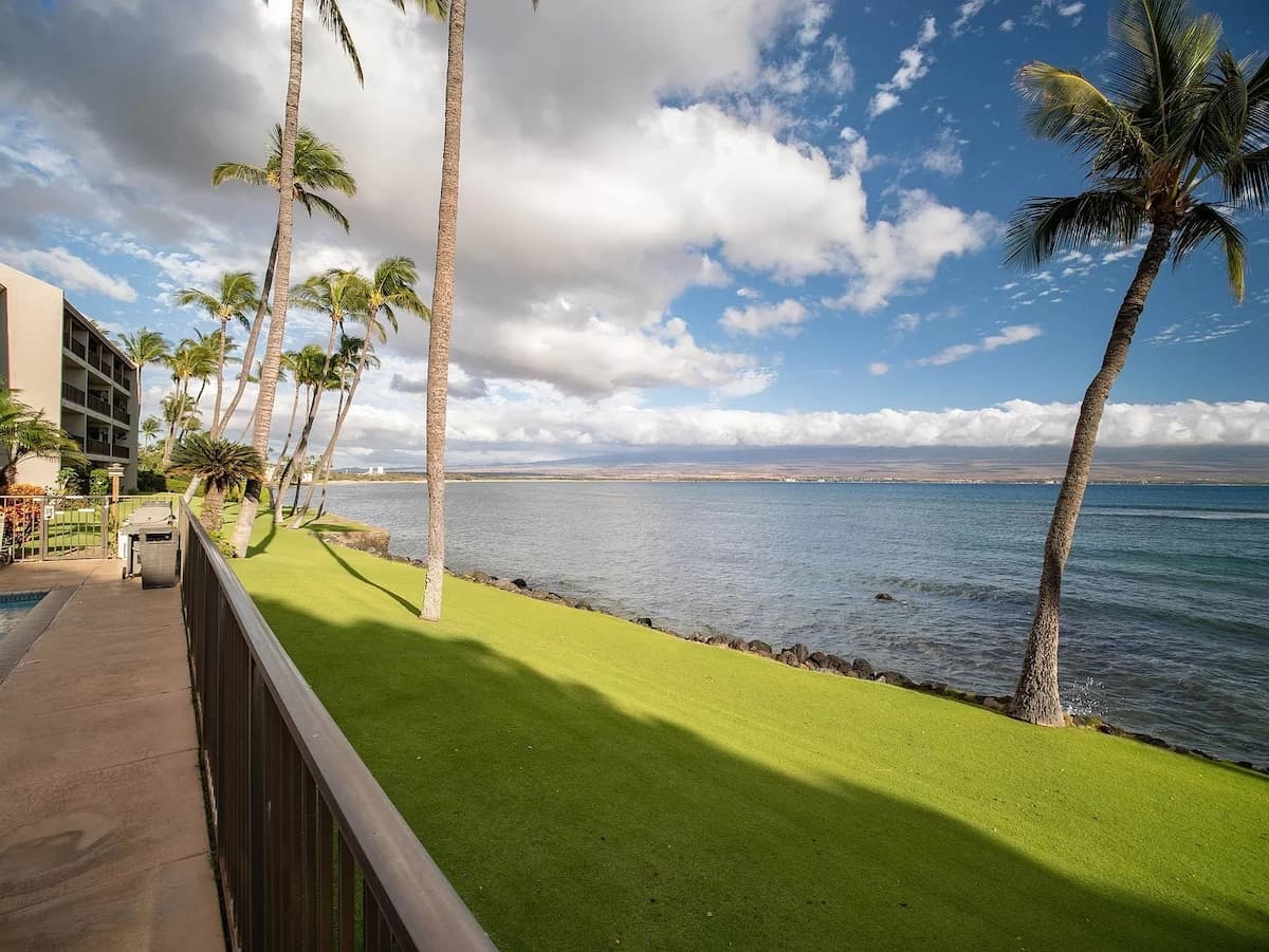 Condo in Wailuku · ★4.96 · 2 bedrooms · 2 beds · 2 baths - Photo 4