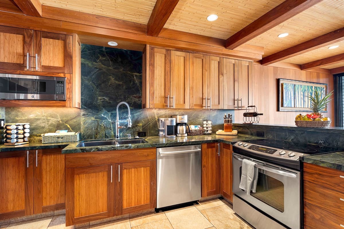 Condo in Kailua-Kona · ★4.95 · 1 bedroom · 1 bed · 1 private bath - Photo 5