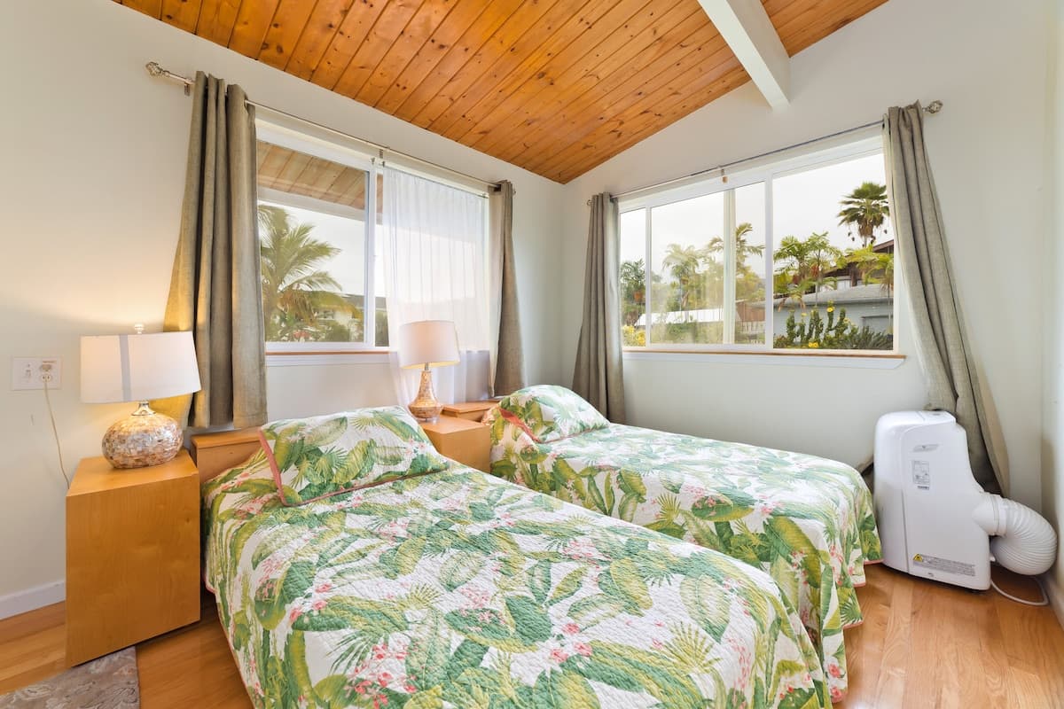 Home in Kailua-Kona · ★4.93 · 5 bedrooms · 8 beds · 3 shared baths - Photo 3