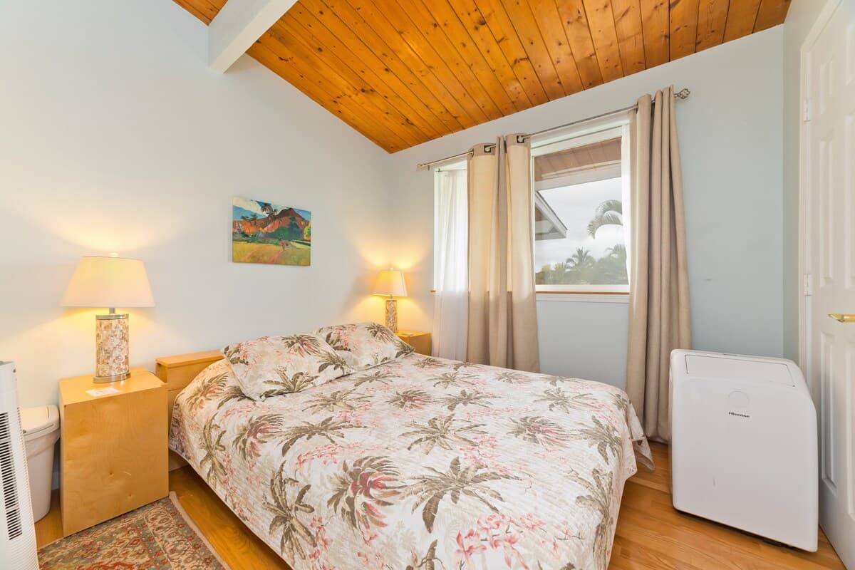 Home in Kailua-Kona · ★4.93 · 5 bedrooms · 8 beds · 3 shared baths - Photo 2