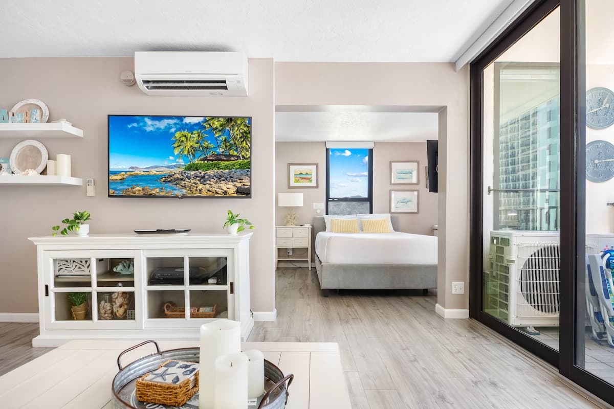 Condo in Honolulu · ★4.95 · 1 bedroom · 1 bed · 1 private bath - Photo 2