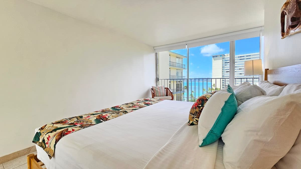 DHBH 1101 A loved Gold Coast Condo - Photo 2