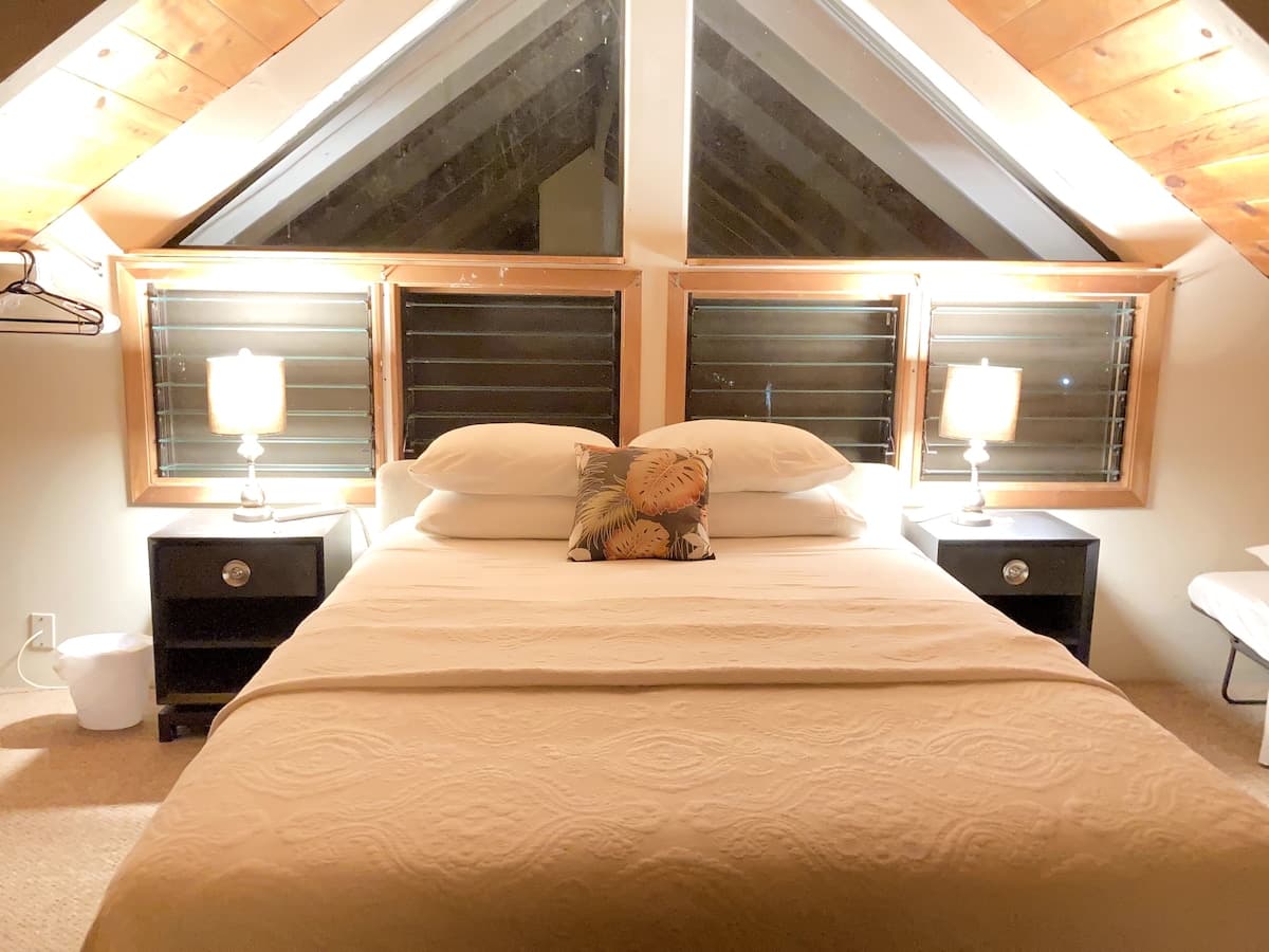 Home in Keaau · ★4.96 · 2 bedrooms · 3 beds · 1 private bath - Photo 2