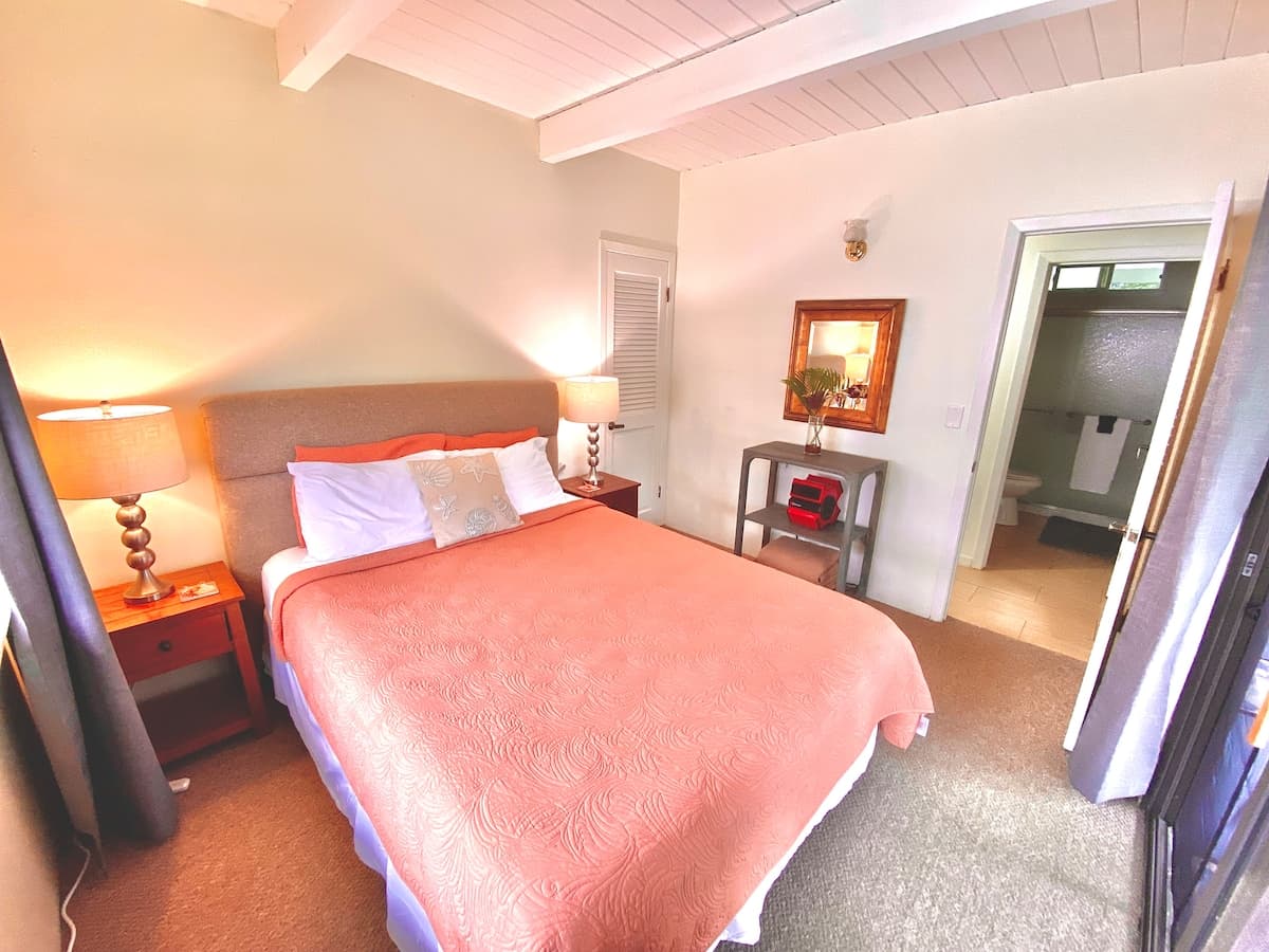 Home in Keaau · ★4.96 · 2 bedrooms · 3 beds · 1 private bath - Photo 1