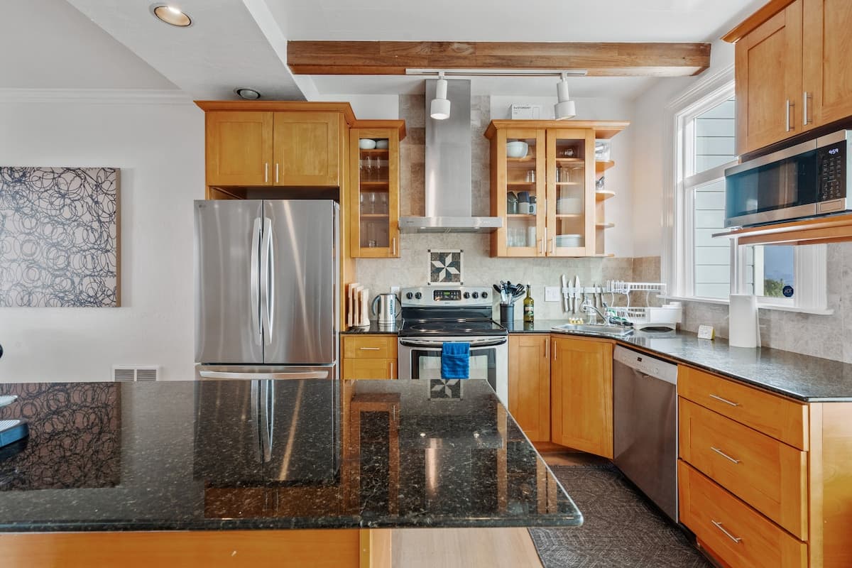 Casa Noe Heights 3-Story Cottage with City Views - Photo 4