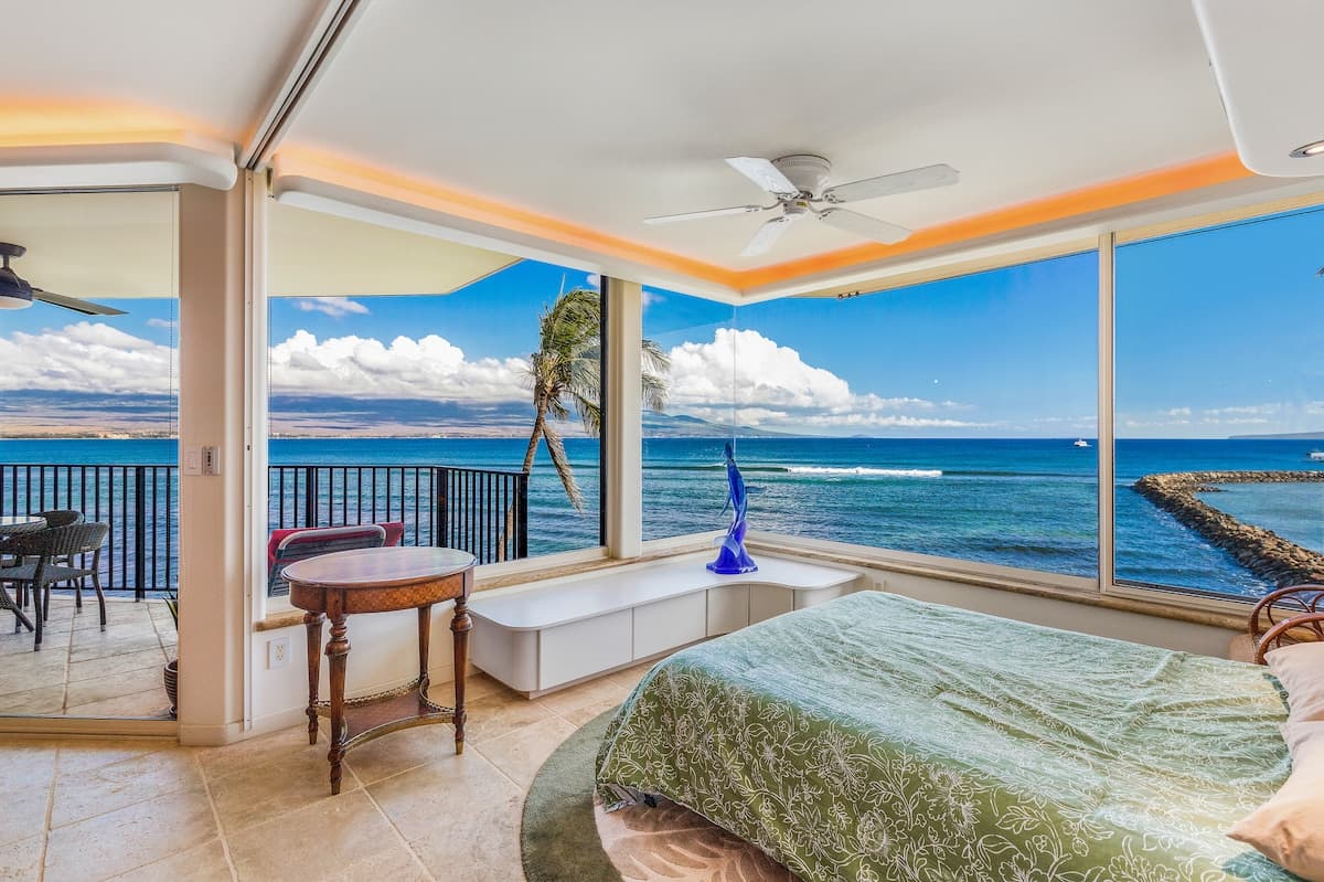 Condo in Wailuku · ★4.96 · 2 bedrooms · 2 beds · 2 baths - Photo 1