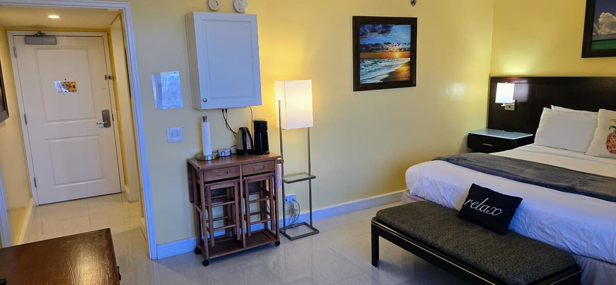 Affordable Luxury in Waikiki - Photo 5
