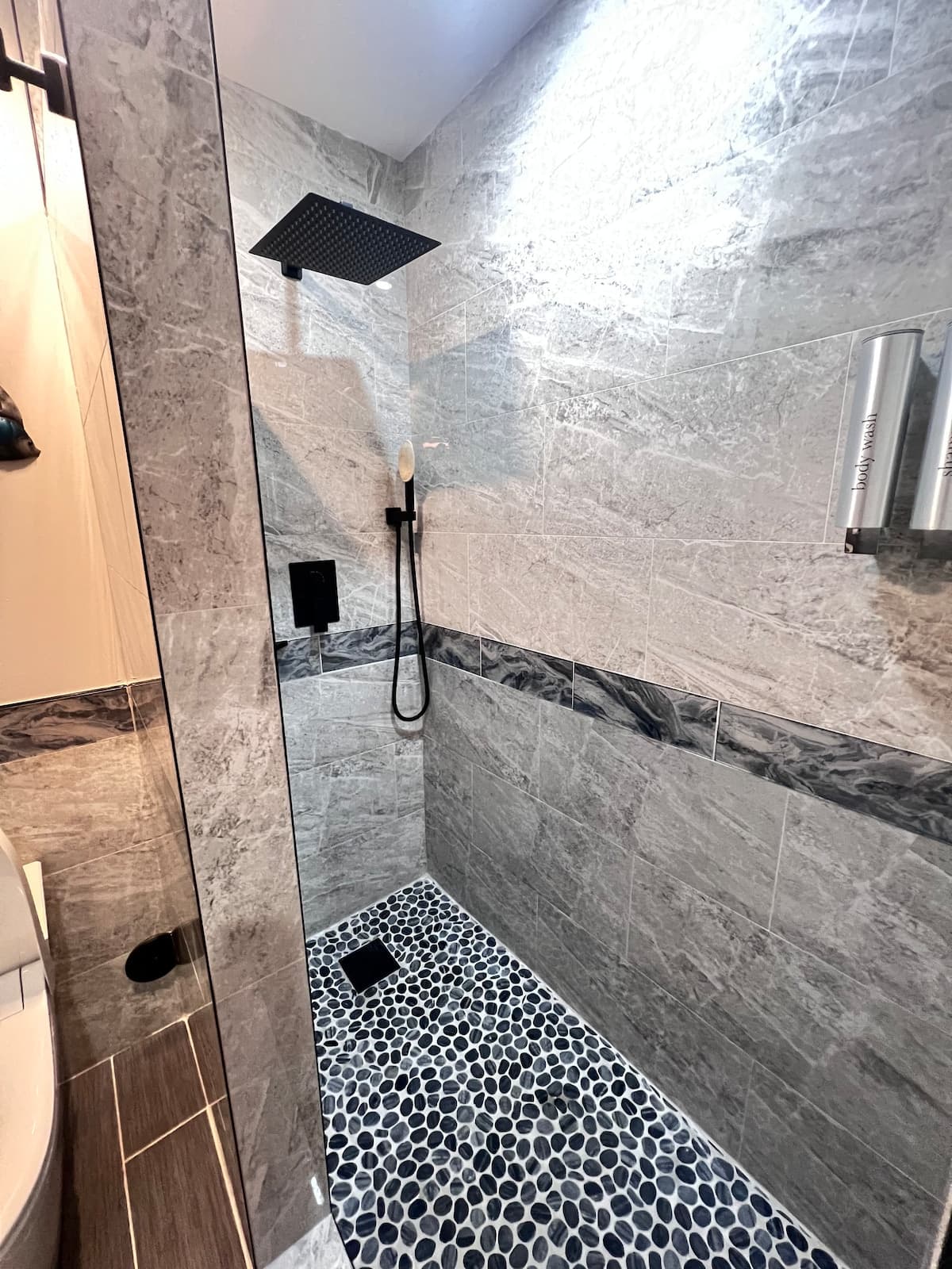 Condo in Kihei · ★4.98 · 1 bedroom · 2 beds · 2 baths - Photo 4