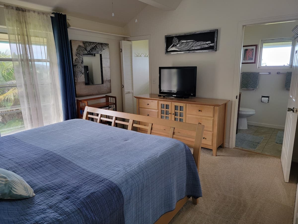 Home in Honomu · ★4.91 · 3 bedrooms · 3 beds · 2 private baths - Photo 1