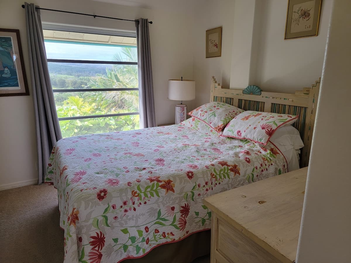 Home in Honomu · ★4.91 · 3 bedrooms · 3 beds · 2 private baths - Photo 2
