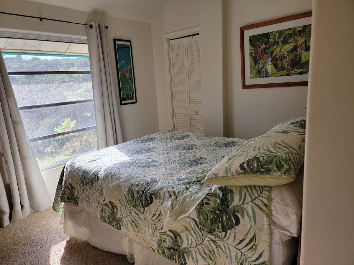 Home in Honomu · ★4.91 · 3 bedrooms · 3 beds · 2 private baths - Photo 3