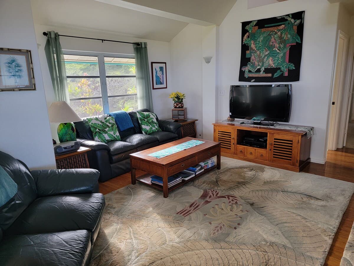 Home in Honomu · ★4.91 · 3 bedrooms · 3 beds · 2 private baths - Photo 4