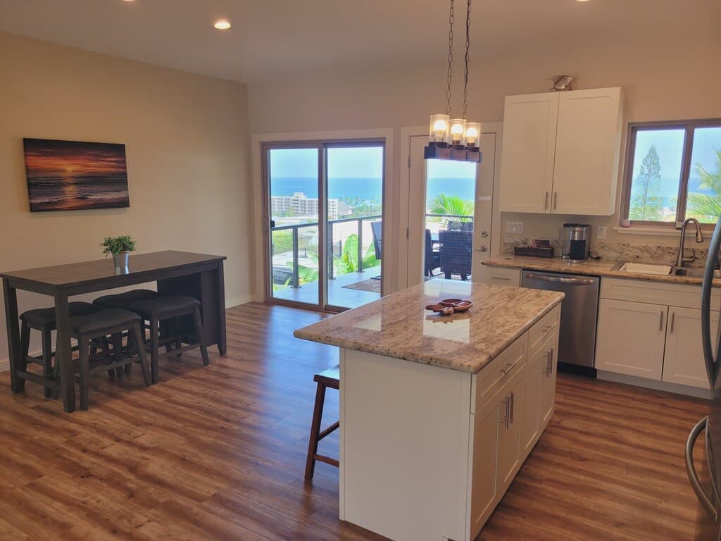 Modern Condo. Large Lanai. Partial ocean view - Photo 3
