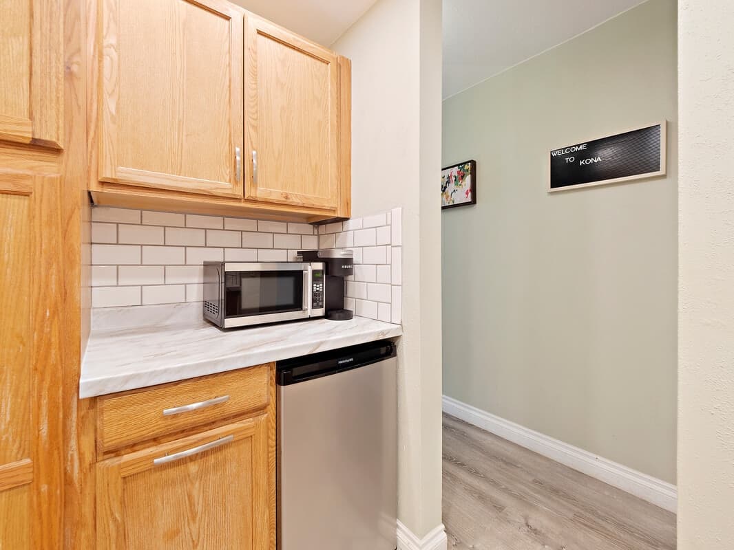 Condo in Kailua-Kona · ★4.8 · Studio · 1 bed · 1 private bath - Photo 5