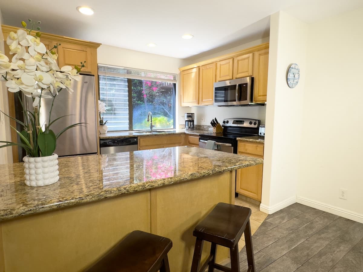 Condo in Kihei · ★4.82 · 1 bedroom · 2 beds · 1 bath - Photo 5