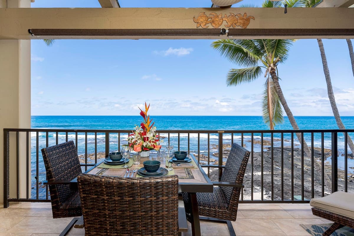 Condo in Kailua-Kona · ★4.95 · 2 bedrooms · 2 beds · 2 baths - Photo 2