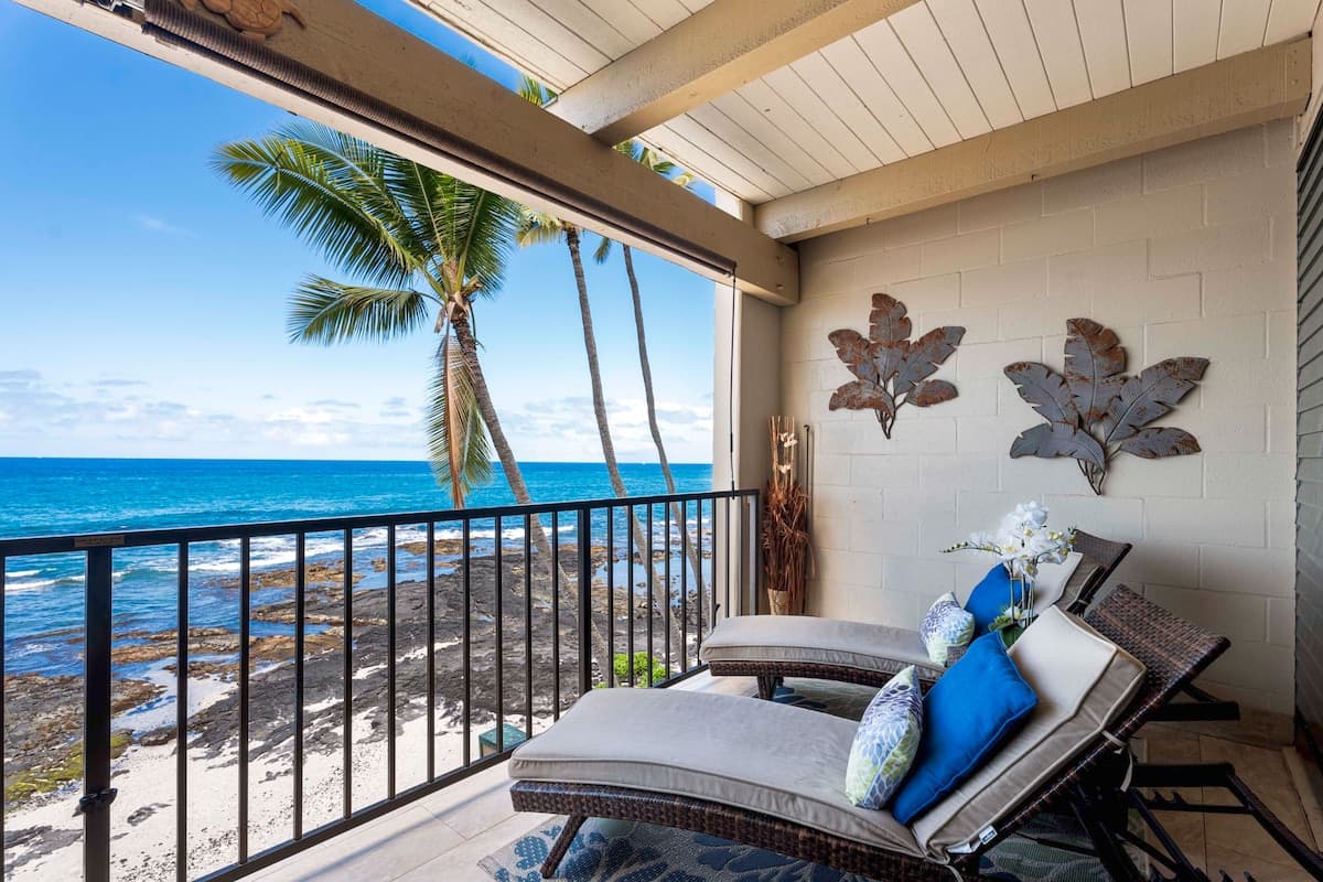 Condo in Kailua-Kona · ★4.95 · 2 bedrooms · 2 beds · 2 baths - Photo 4
