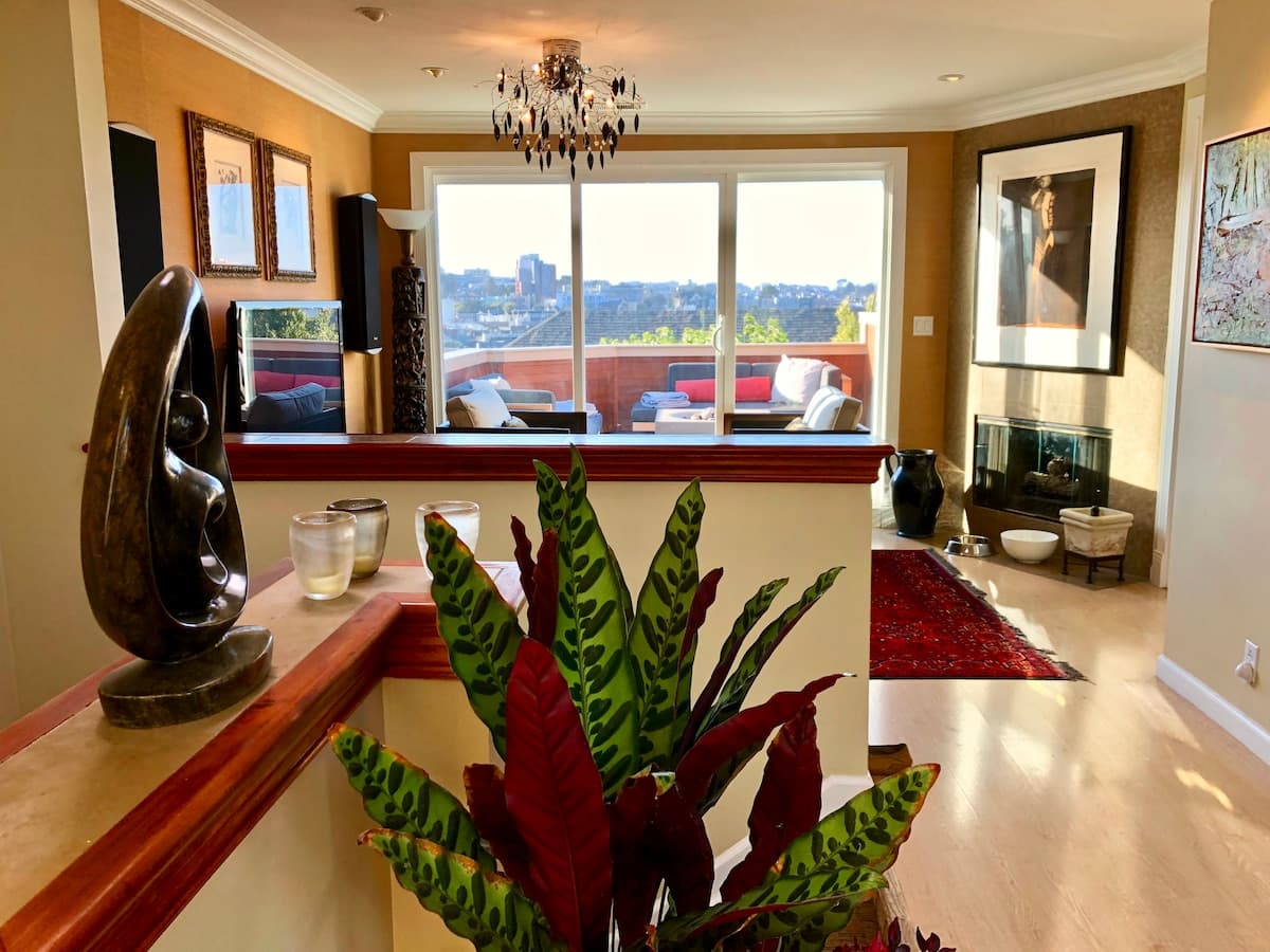 Penthouse with Two Decks, McIntosh Sound & Views - Photo 4