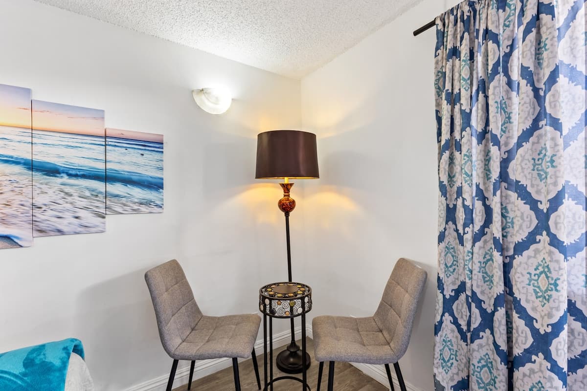 Condo in Honolulu · ★4.61 · Studio · 1 bed · 1 private bath - Photo 3