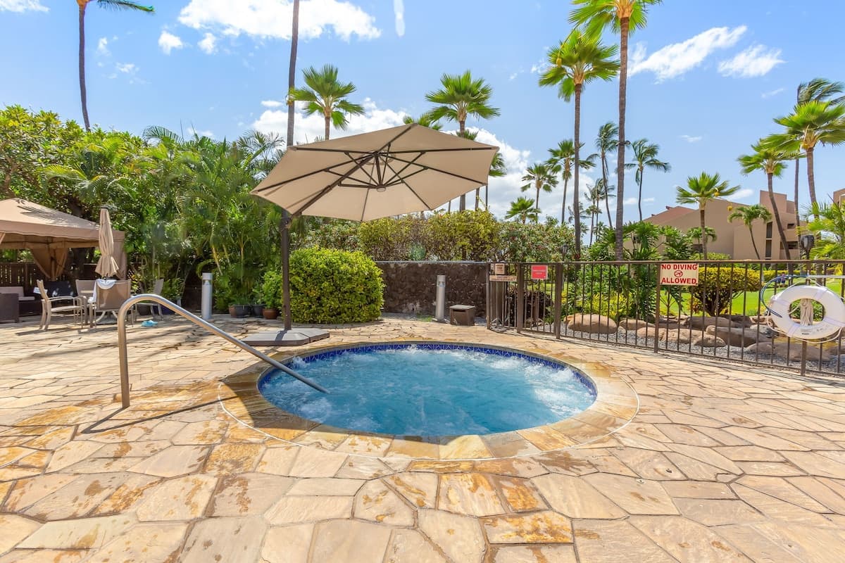 Condo in Kihei · ★4.89 · 1 bedroom · 2 beds · 2 private baths - Photo 5