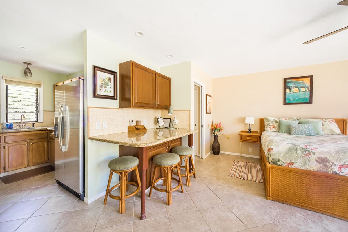 Condo in Kailua-Kona · ★4.91 · Studio · 1 bed · 1 bath - Photo 2