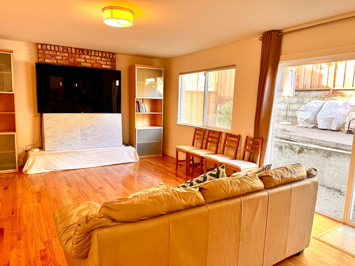 Belmont Home with Hot Tub, EV Charger & 1GB WiFi - Photo 4