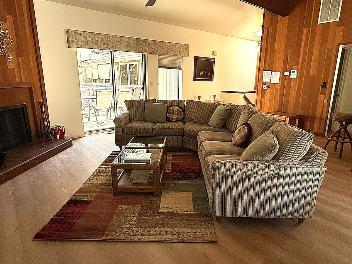 Condo in Incline Village · ★4.33 · 3 bedrooms · 4 beds · 2.5 private baths - Photo 4