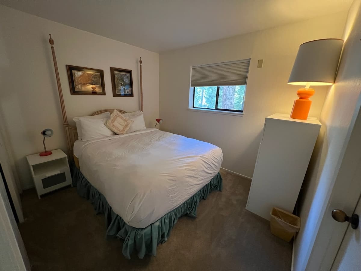 Condo in Incline Village · ★4.33 · 3 bedrooms · 4 beds · 2.5 private baths - Photo 2