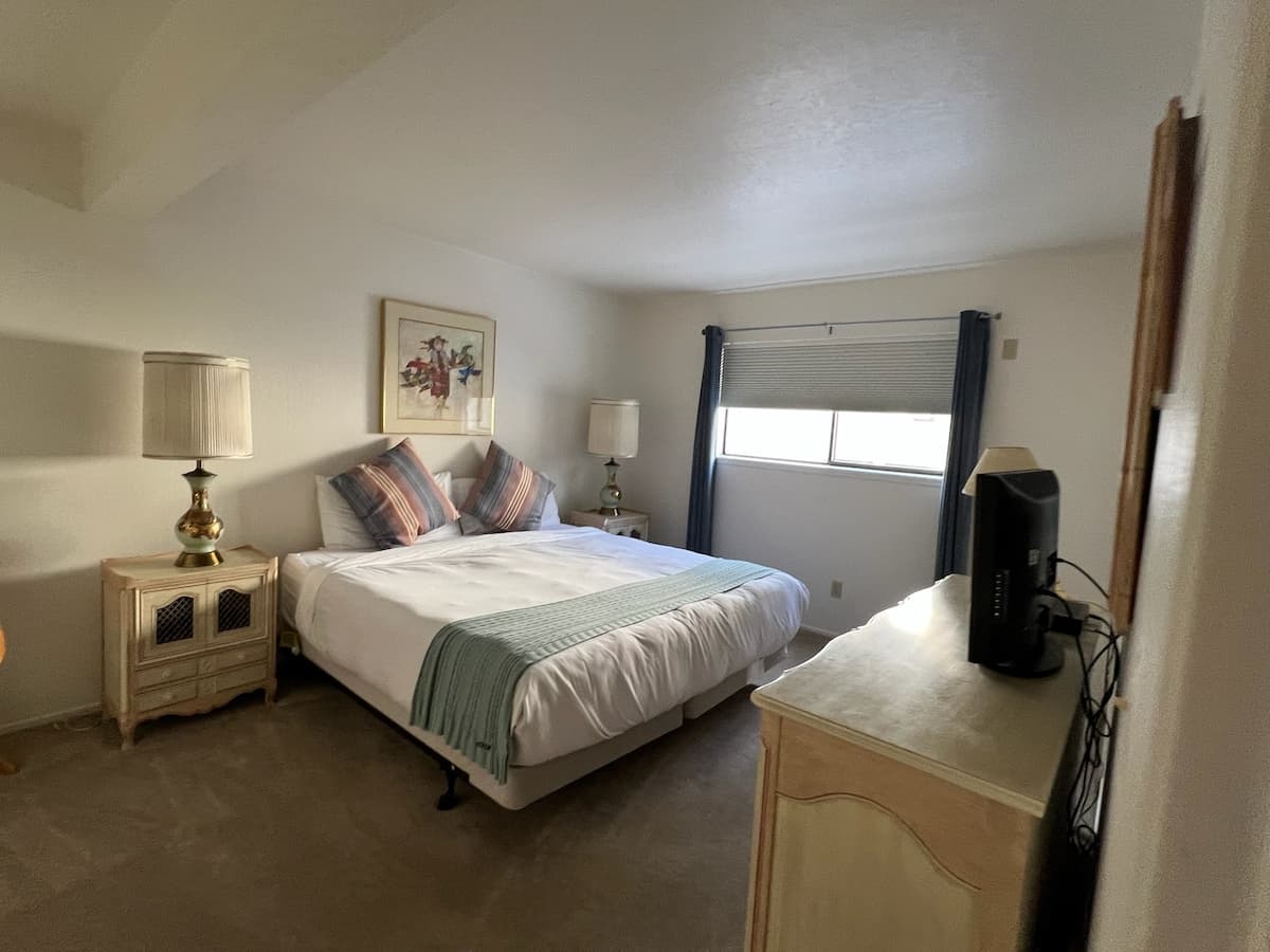 Condo in Incline Village · ★4.33 · 3 bedrooms · 4 beds · 2.5 private baths - Photo 1