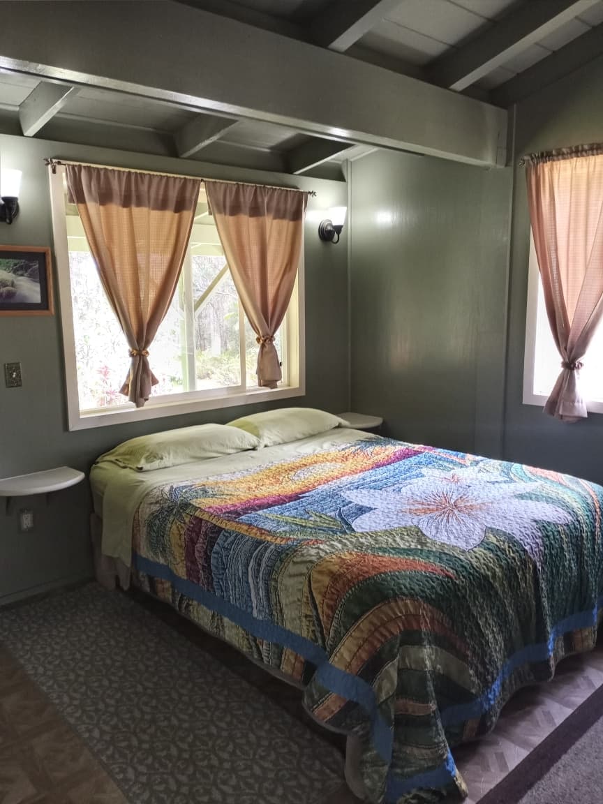 Cabin in Naalehu · ★4.92 · 1 bedroom · 1 bed · 1 private bath - Photo 1