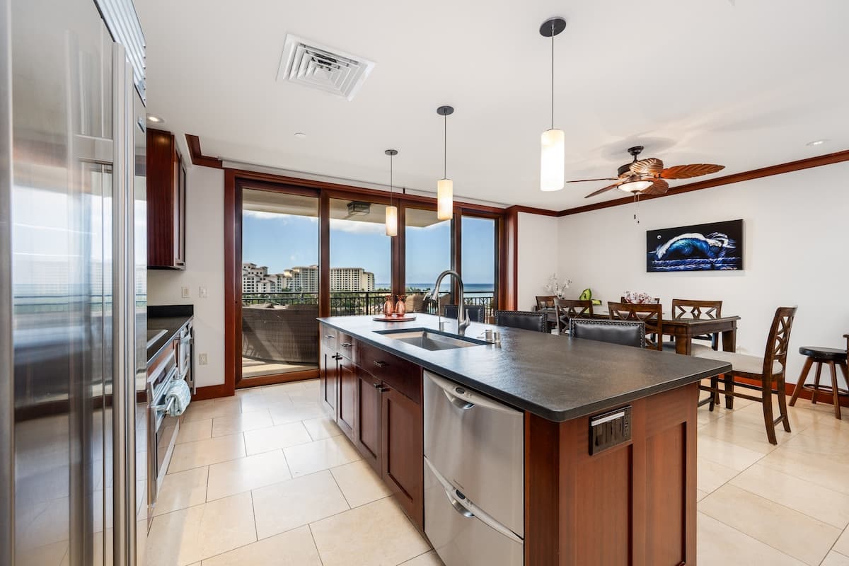 Condo in Kapolei · ★5.0 · 3 bedrooms · 5 beds · 3 private baths - Photo 3
