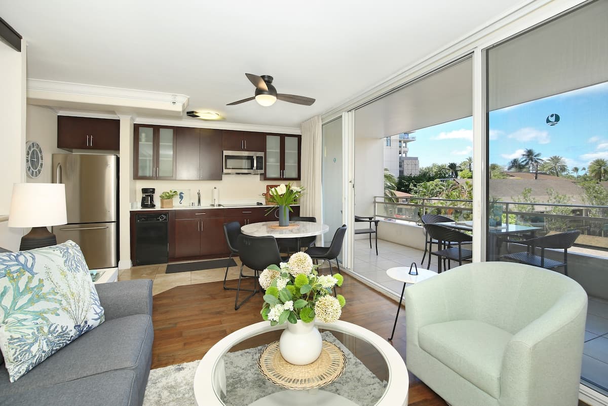 Condo in Honolulu · ★4.88 · 1 bedroom · 2 beds · 1 private bath - Photo 3