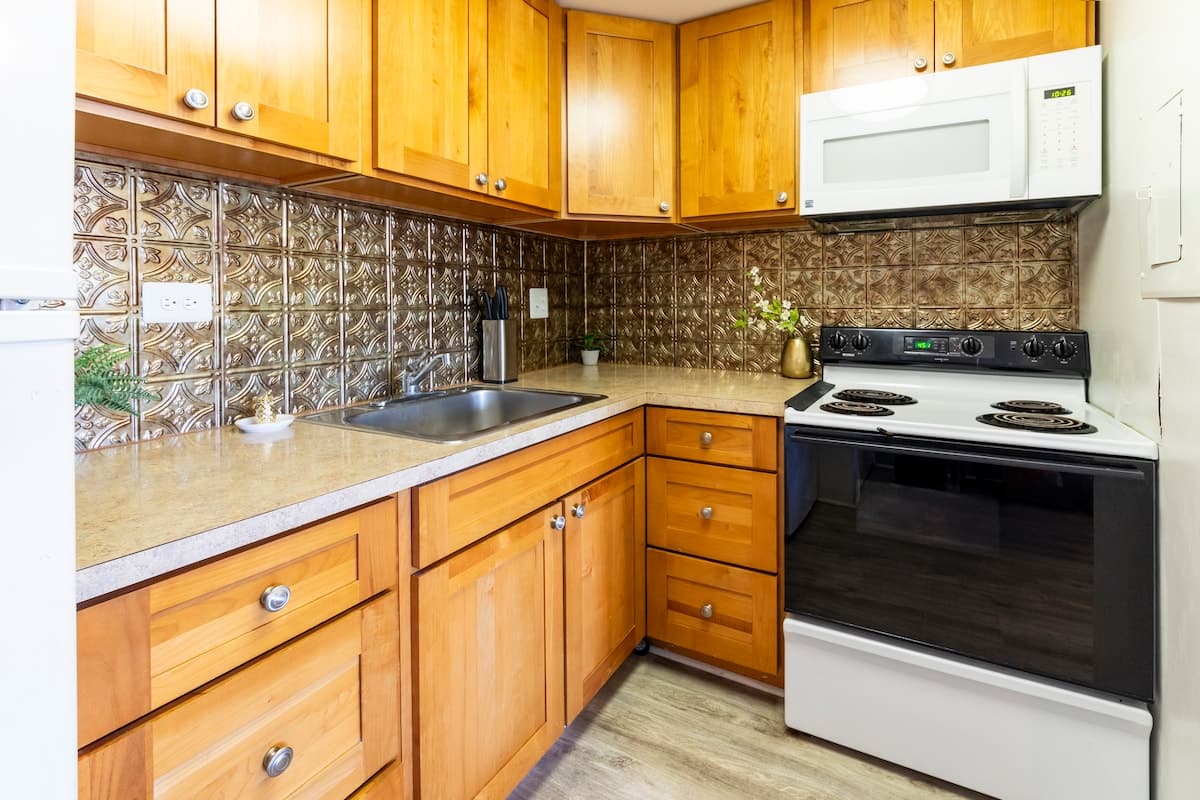 Condo in Honolulu · ★4.63 · Studio · 2 beds · 1 shared bath - Photo 3
