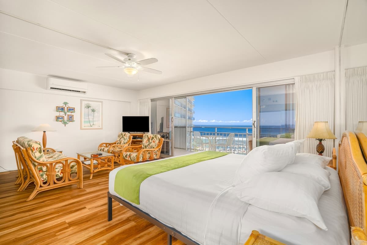 Condo in Waikiki · ★4.78 · 1 bedroom · 1 bed · 1 private bath - Photo 1