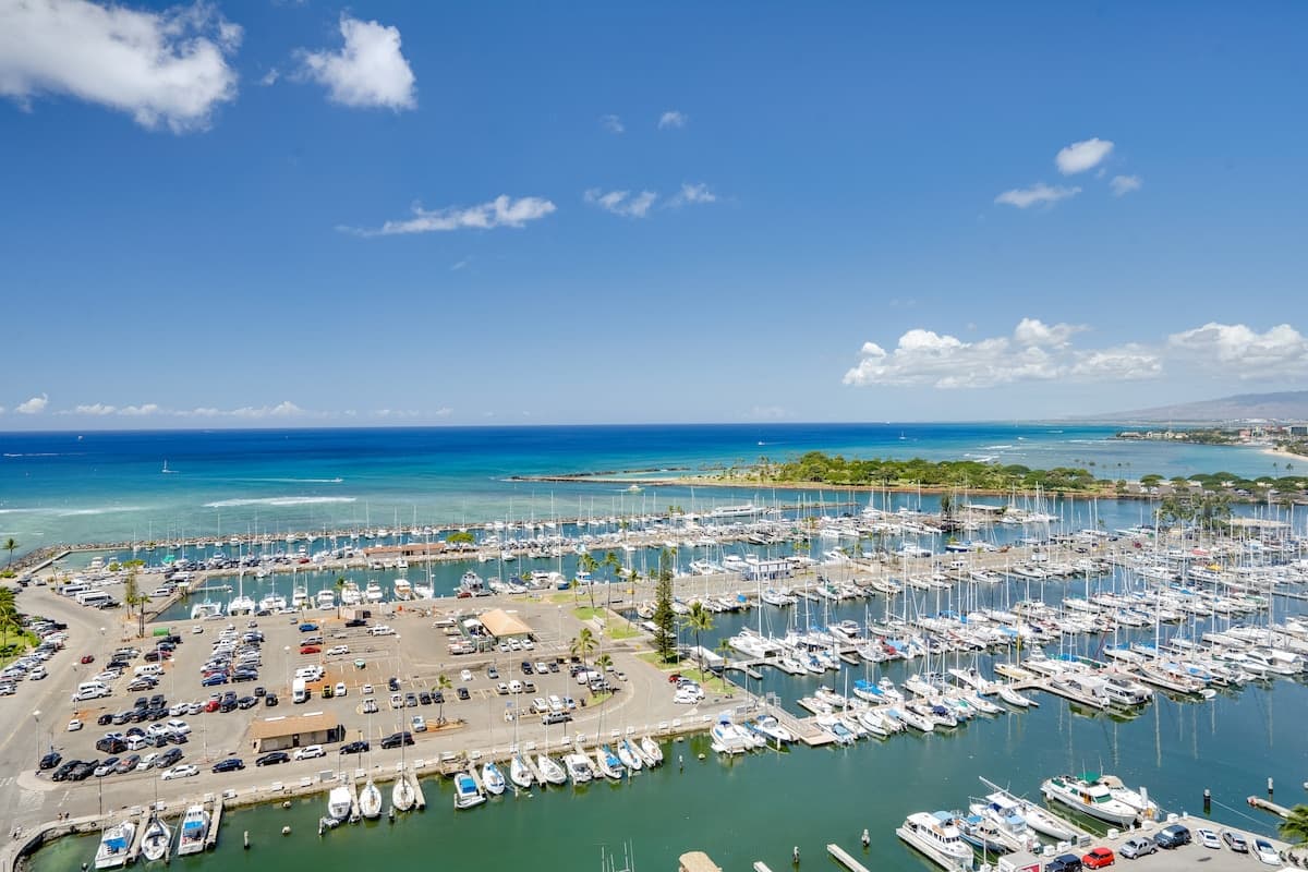 Condo in Waikiki · ★4.78 · 1 bedroom · 1 bed · 1 private bath - Photo 4