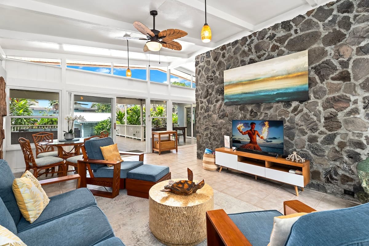 Home in Kailua-Kona · ★4.96 · 2 bedrooms · 2 beds · 2 baths - Photo 2