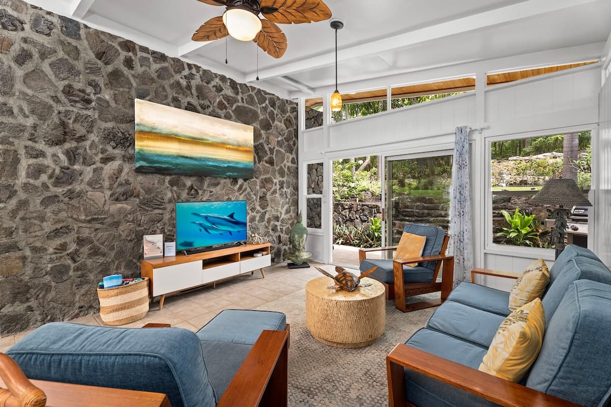 Home in Kailua-Kona · ★4.96 · 2 bedrooms · 2 beds · 2 baths - Photo 3