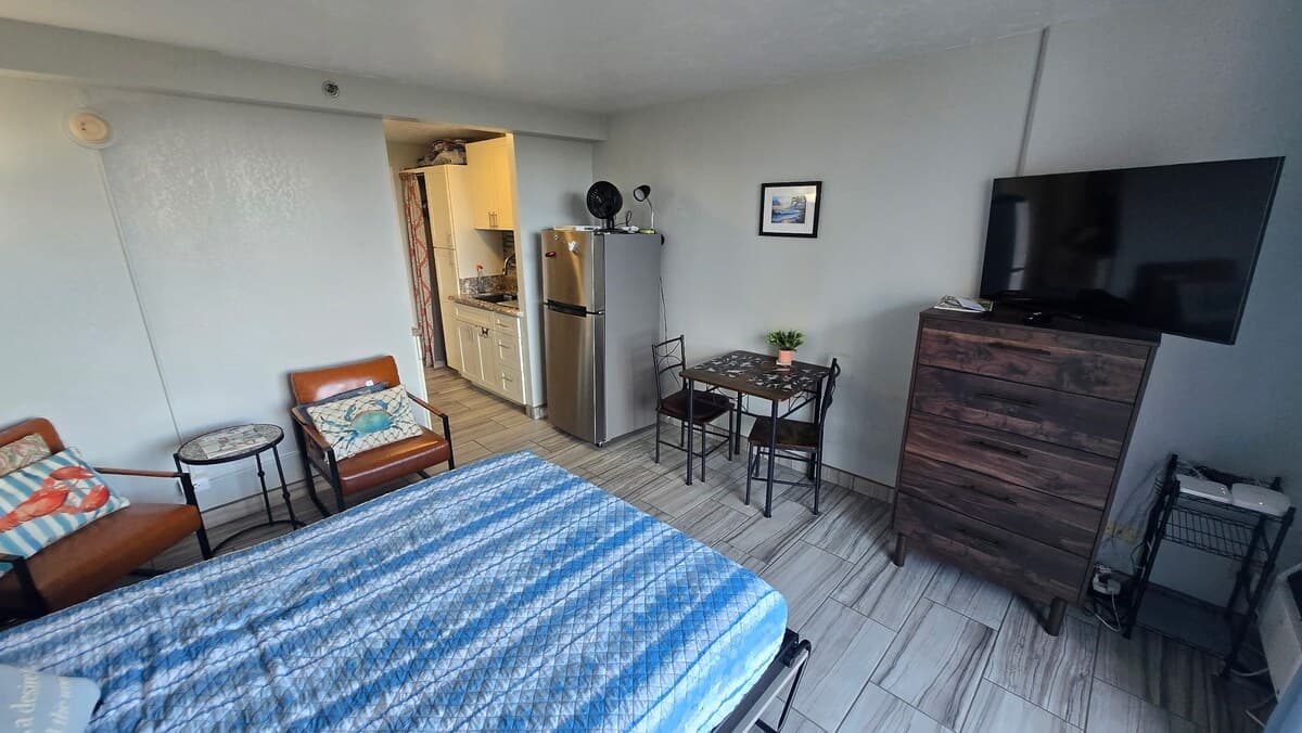 Condo in Honolulu · ★4.88 · Studio · 1 bed · 1 private bath - Photo 1