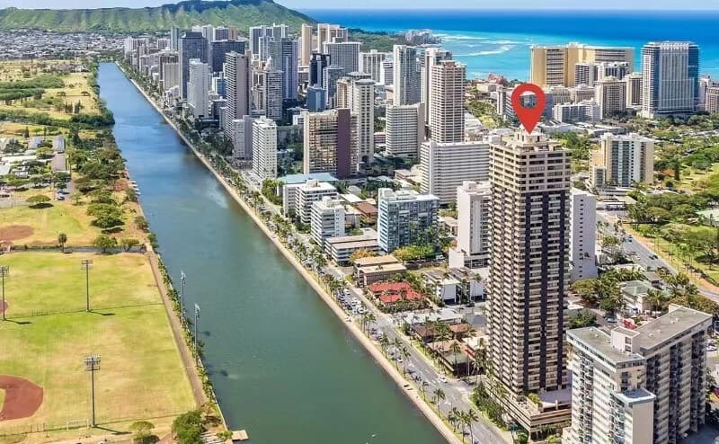 Condo in Honolulu · ★4.35 · 1 bedroom · 2 beds · 1 private bath - Photo 1